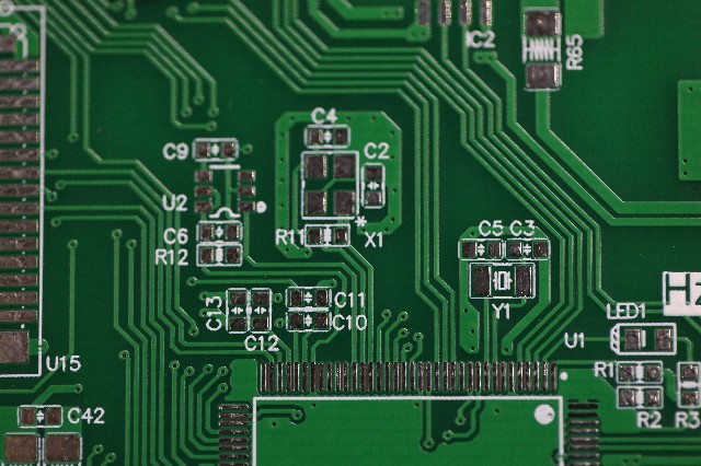 pcb設(shè)計布局布線原則及規(guī)則有哪些?PCB設(shè)計六大布線規(guī)則